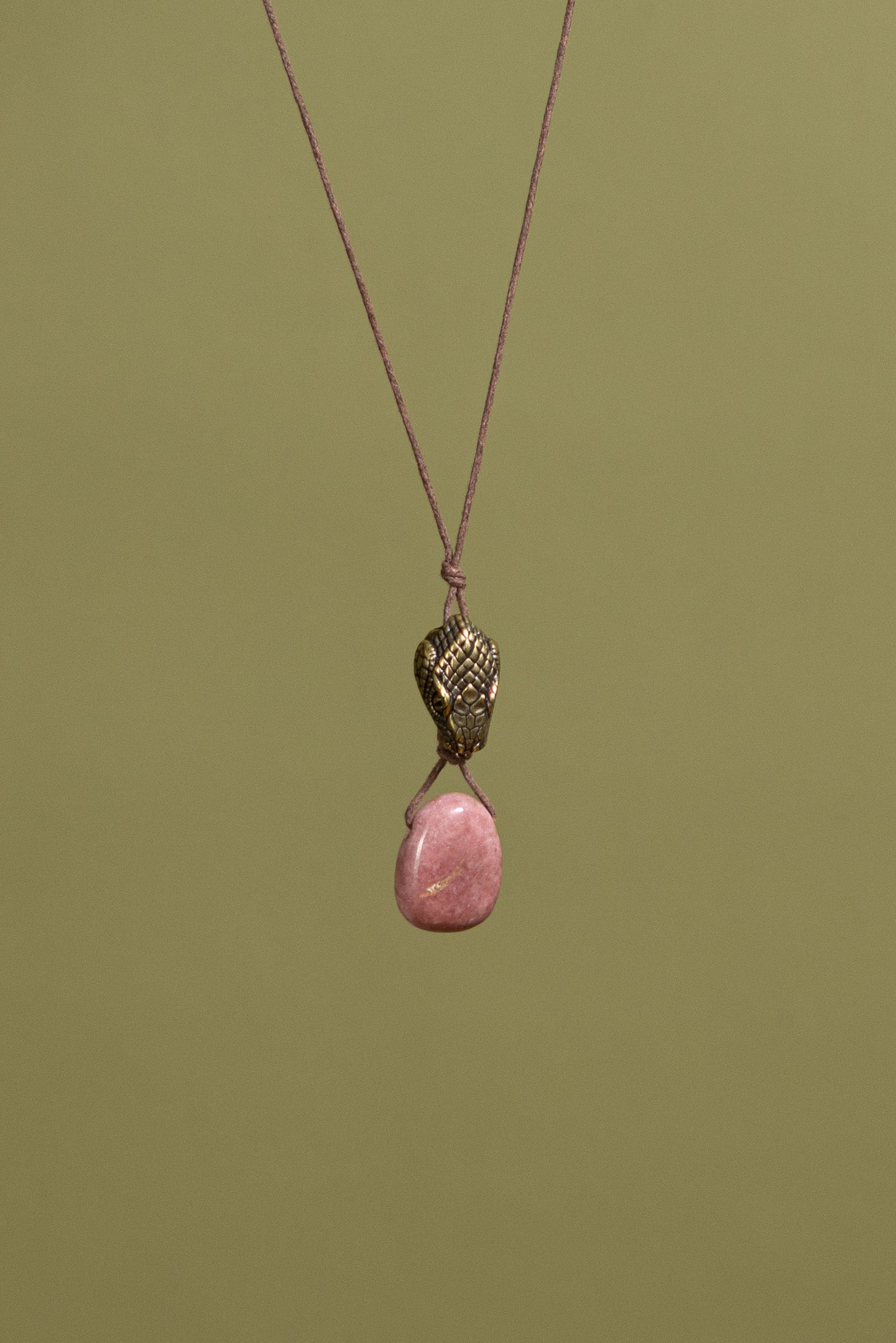 Schlangenkraft-Talisman mit Rhodonit – Herzheilung • Selbstliebe • innere Stärke